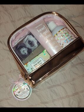 Gold Rose And Pink Bath Set